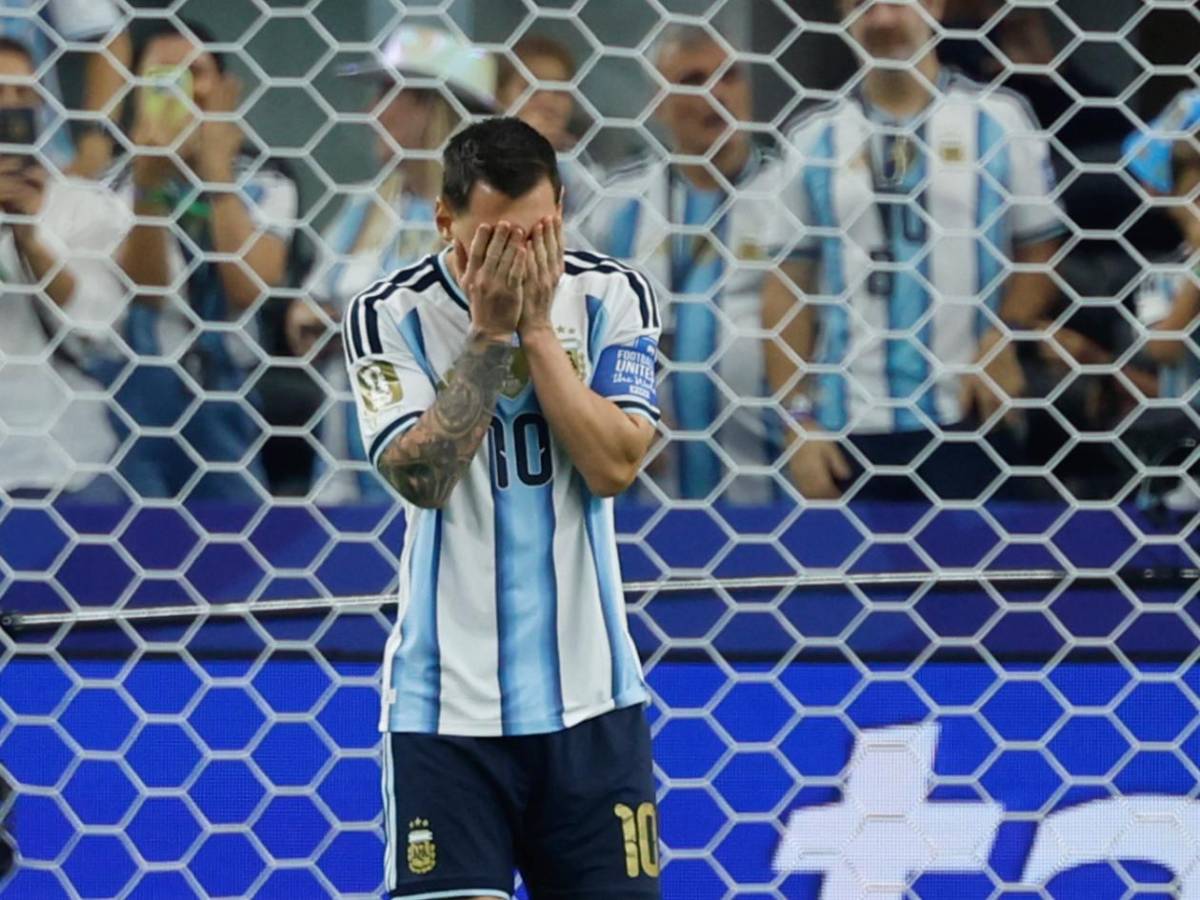 Messi hace historia, beso de Shakira, hondureña sorprende y mala noticia en Argentina