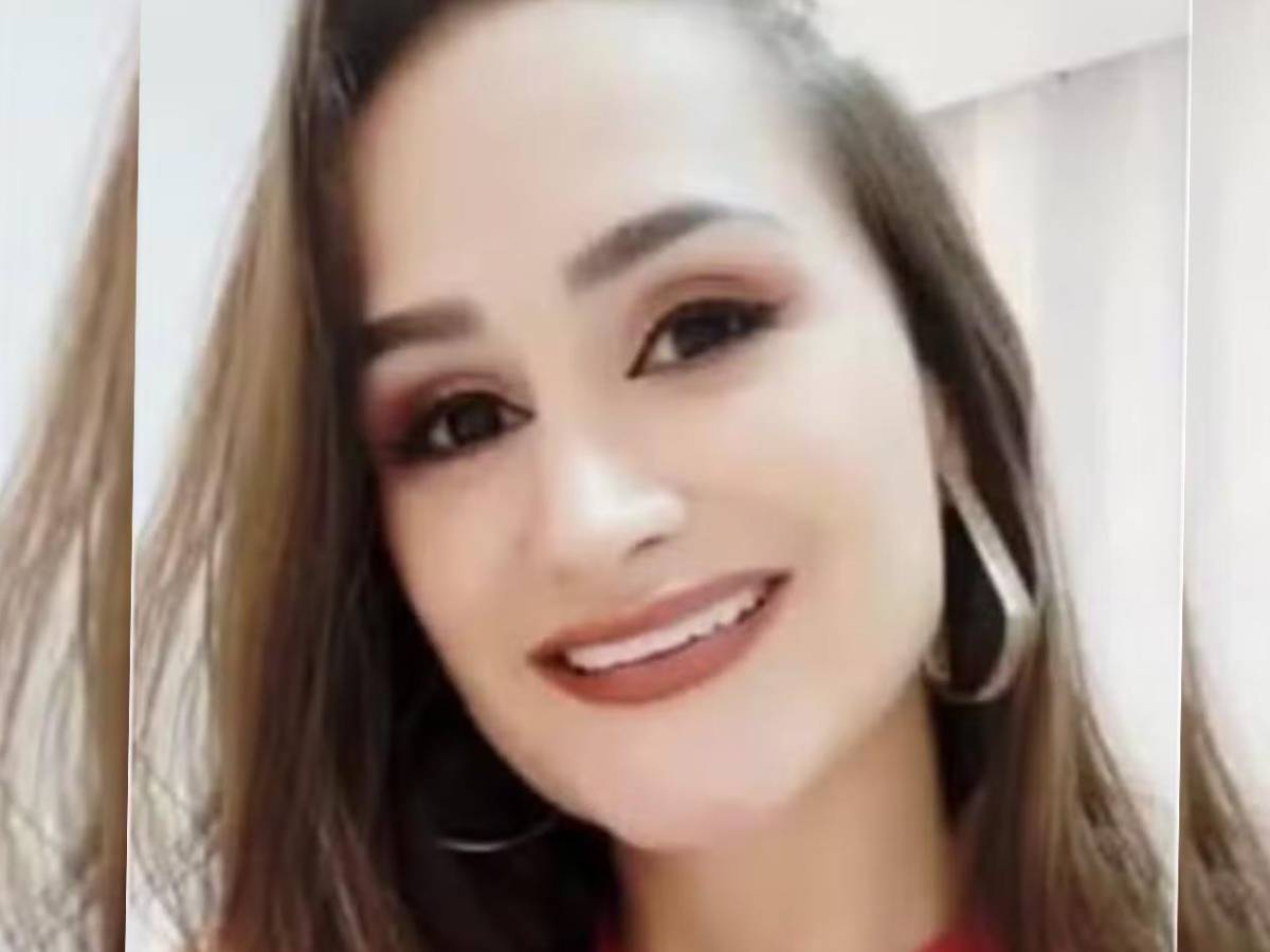 Gerente de banco es asesinada por un vecino