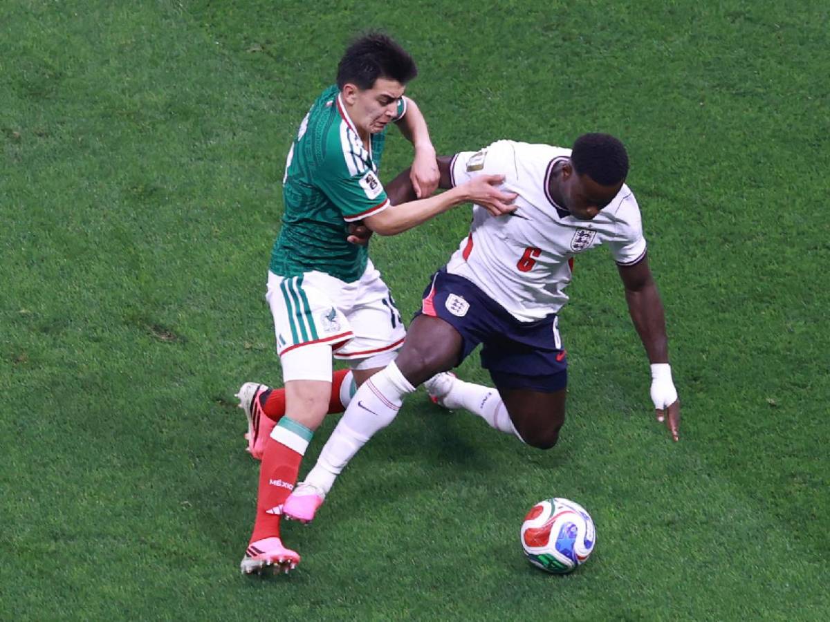 México se quiebra tras eliminación, llanto de Ochoa y 'Aztecazo' de Inglaterra