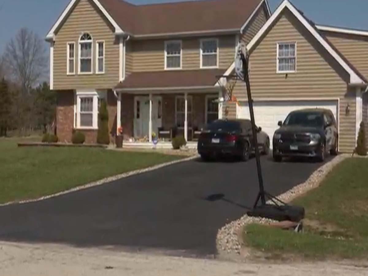 Mujer es acusada de matar al padre de sus hijos y a sus suegros en Chicago