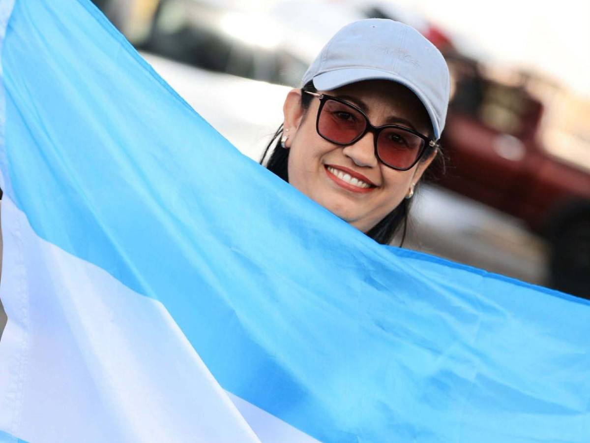 Alemán sorprendió a la H y ambientazo previo al duelo Costa Rica–Honduras