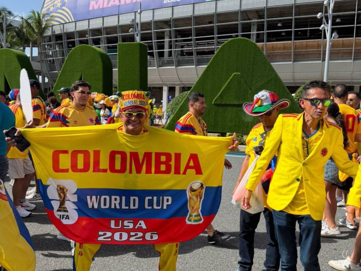 Hondureño causa revuelo en el Colombia-Portugal y bellas chicas enamoran