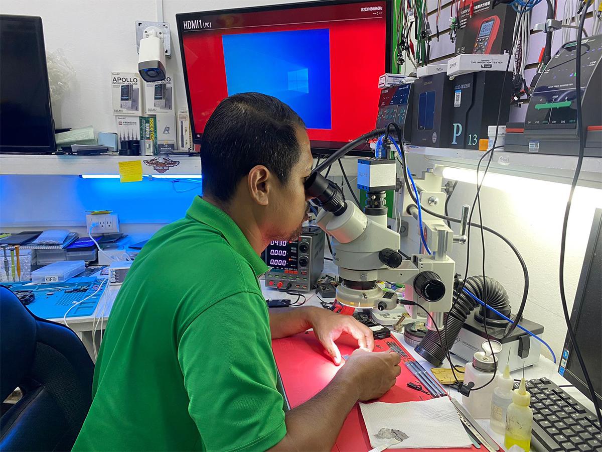 Moby Tech cuenta con un laboratorio completamente equipado para la revisión y reparación de los dispositivos móviles.