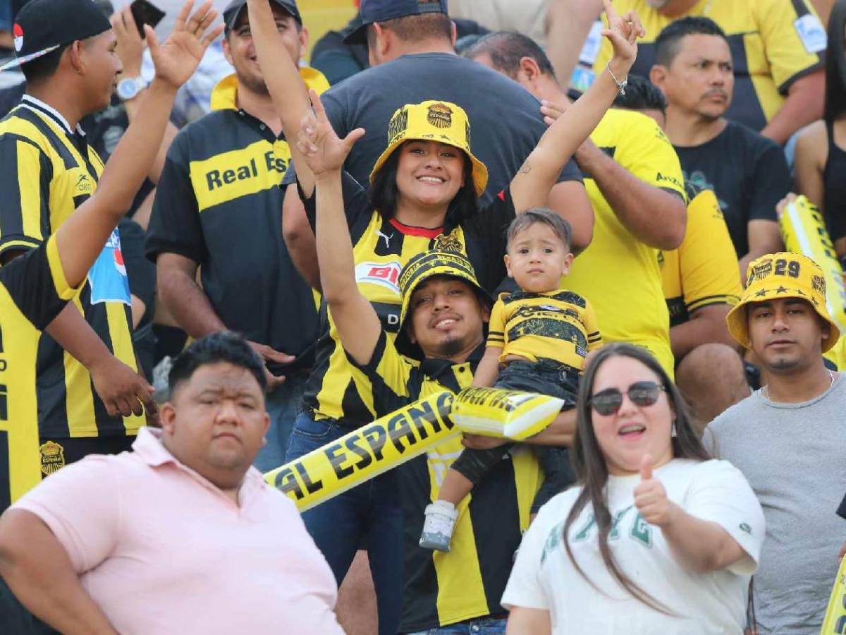 Derroche de bellezas en la final, revuelo por Nasralla y esposa de jugador cautiva