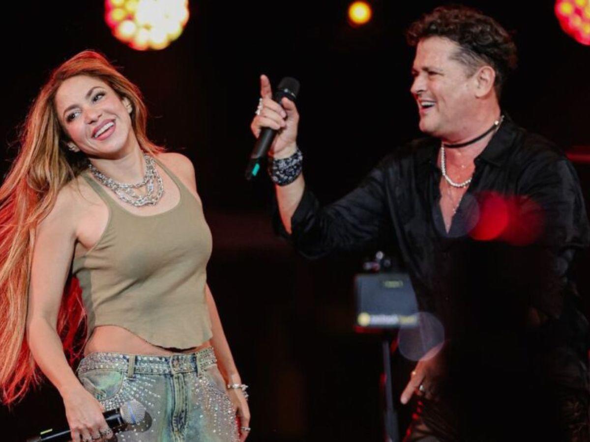Shakira sorprende a Carlos Vives en pleno concierto