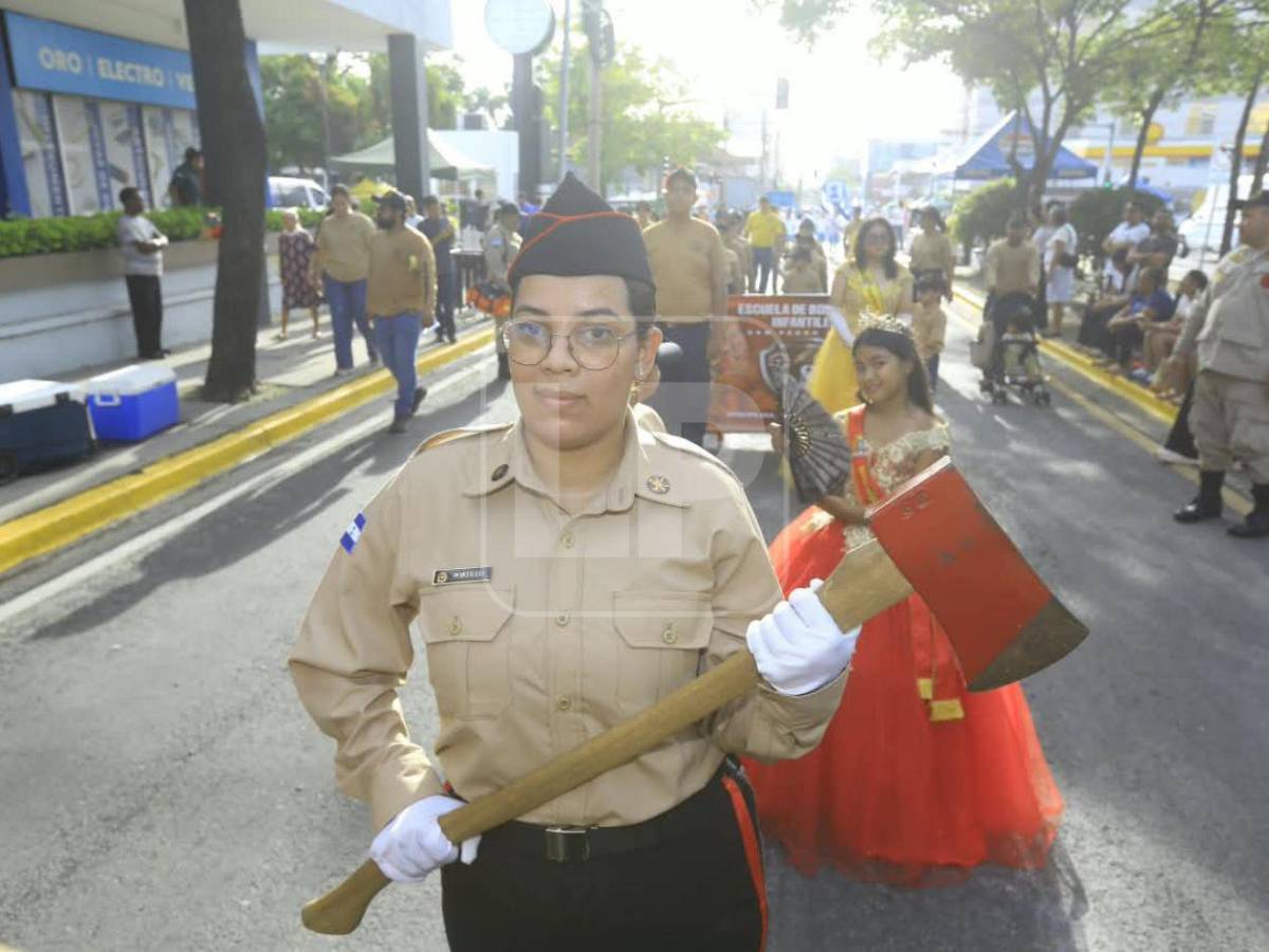 San Pedro Sula vibra con un colorido y diverso desfile de Independencia Patria