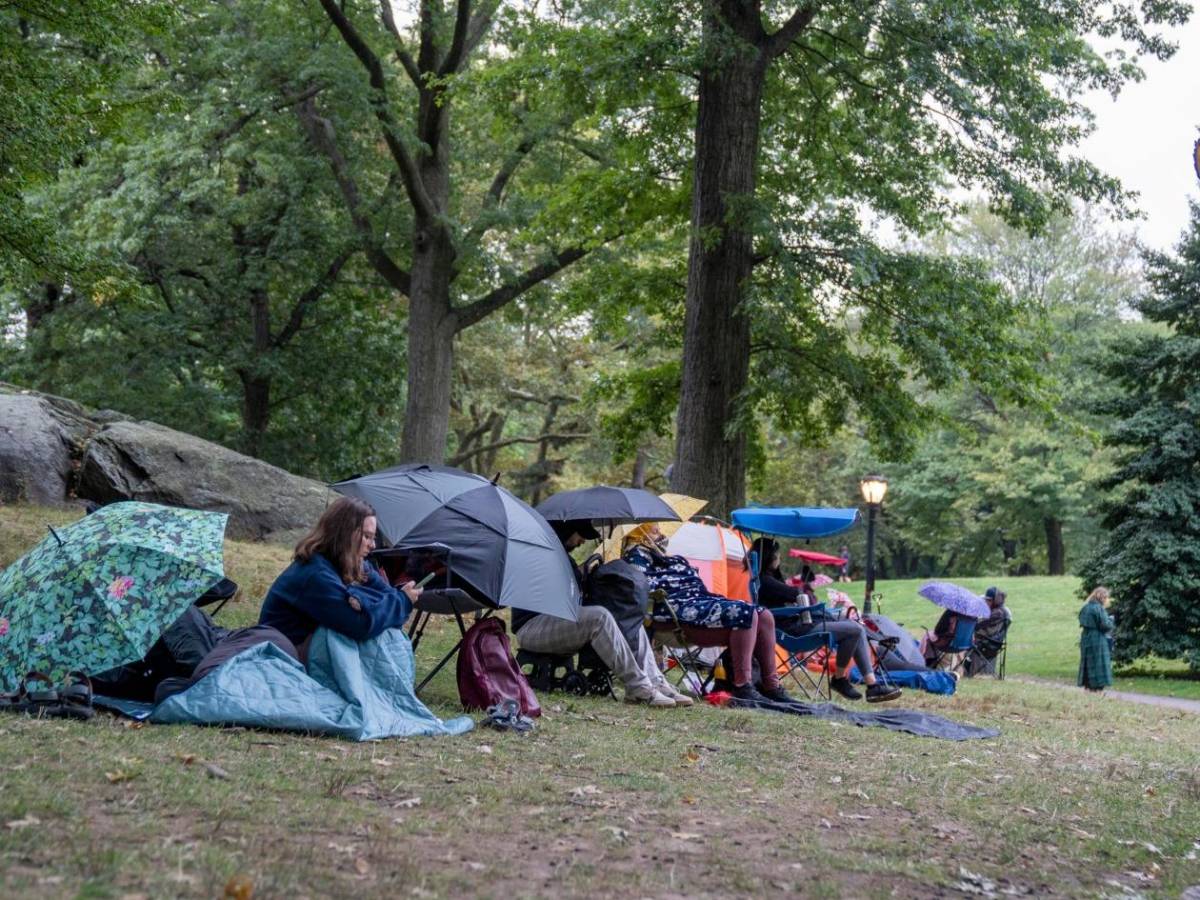 En Nueva York todo merece una fila: teatro, zapatillas, galletas o juicios