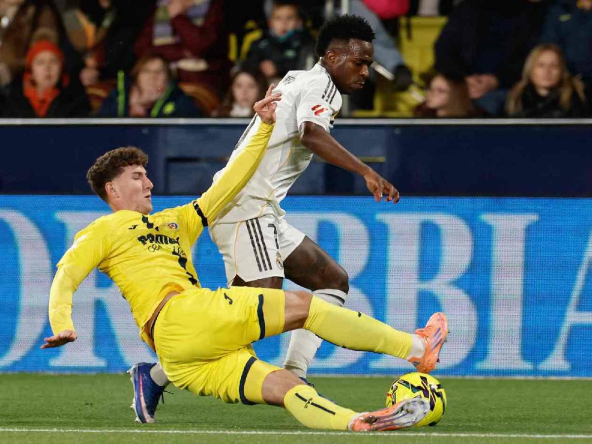 Beso de Mbappé a compañero, Brahim la pasó mal y VAR no intervino en polémica