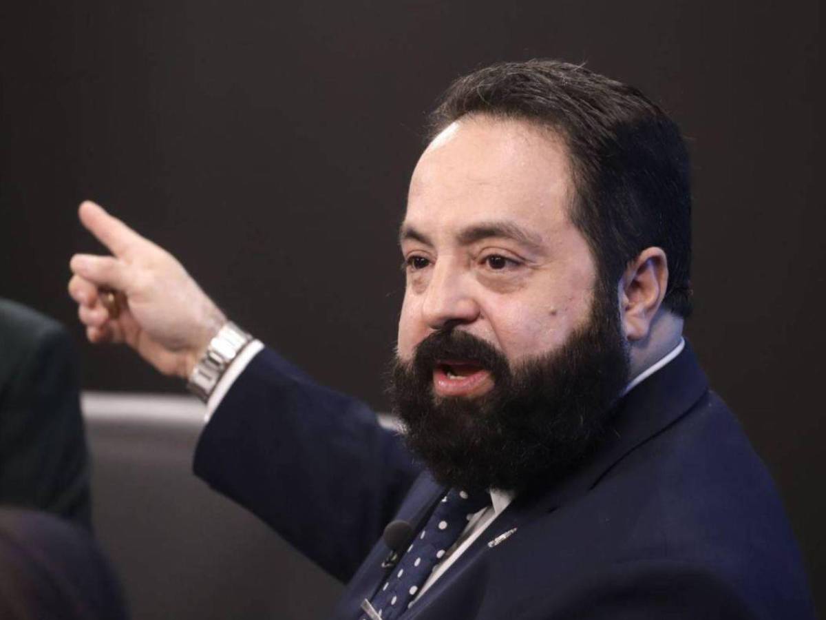 Iroshka Elvir estalla contra Luis Redondo tras sesión del Congreso