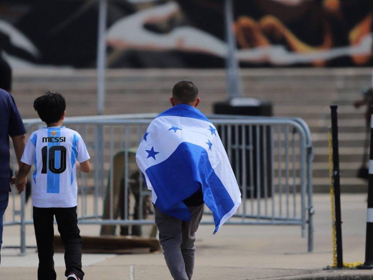 Honduras - El Salvador: Bellas chicas y curiosa petición a Palma
