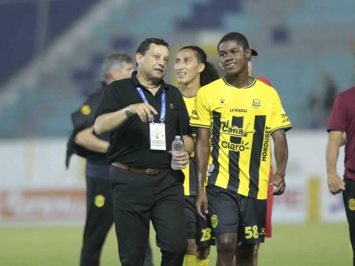 Real España de fiesta, dardo del 'Droopy' a Menjívar y bellas chicas en el Morazán