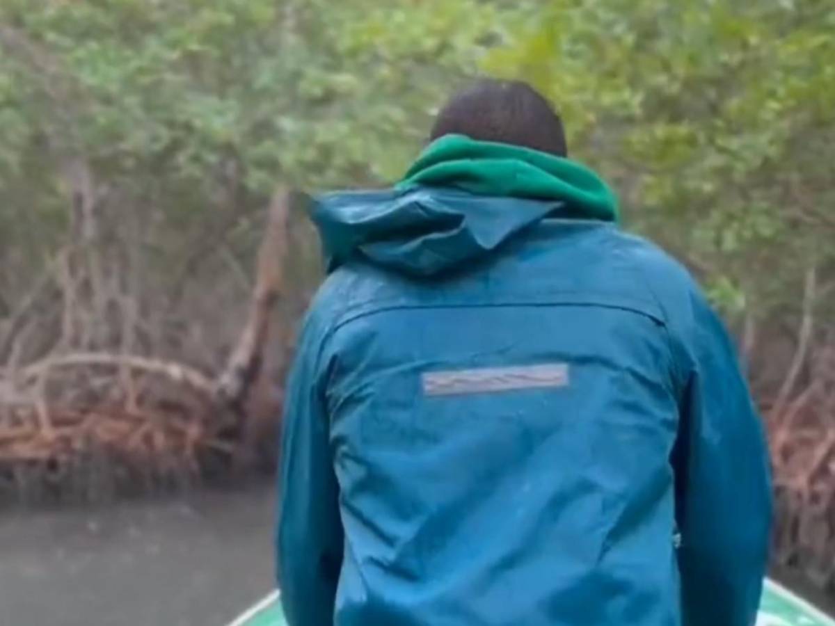 Floyd Mayweather se rinde ante belleza de Honduras y responde a denuncia