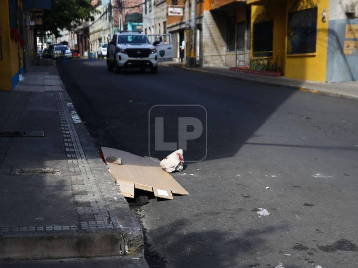 ¡De la alegría al horror! Joven que departía con amigos es asesinado a pedradas en asalto