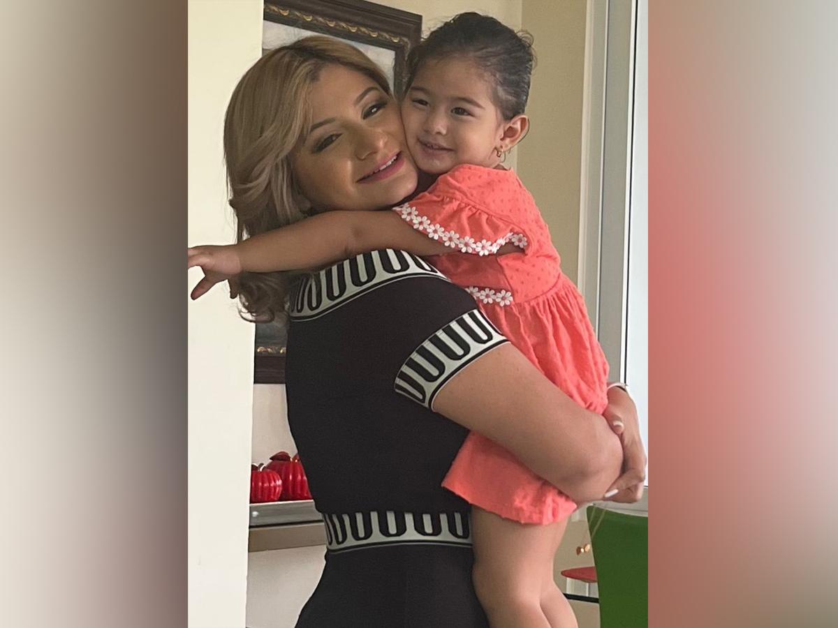 Emma Mejía afirma que participa activamente en cada momento de las actividades extracurriculares de su hija, Emma Valentina.