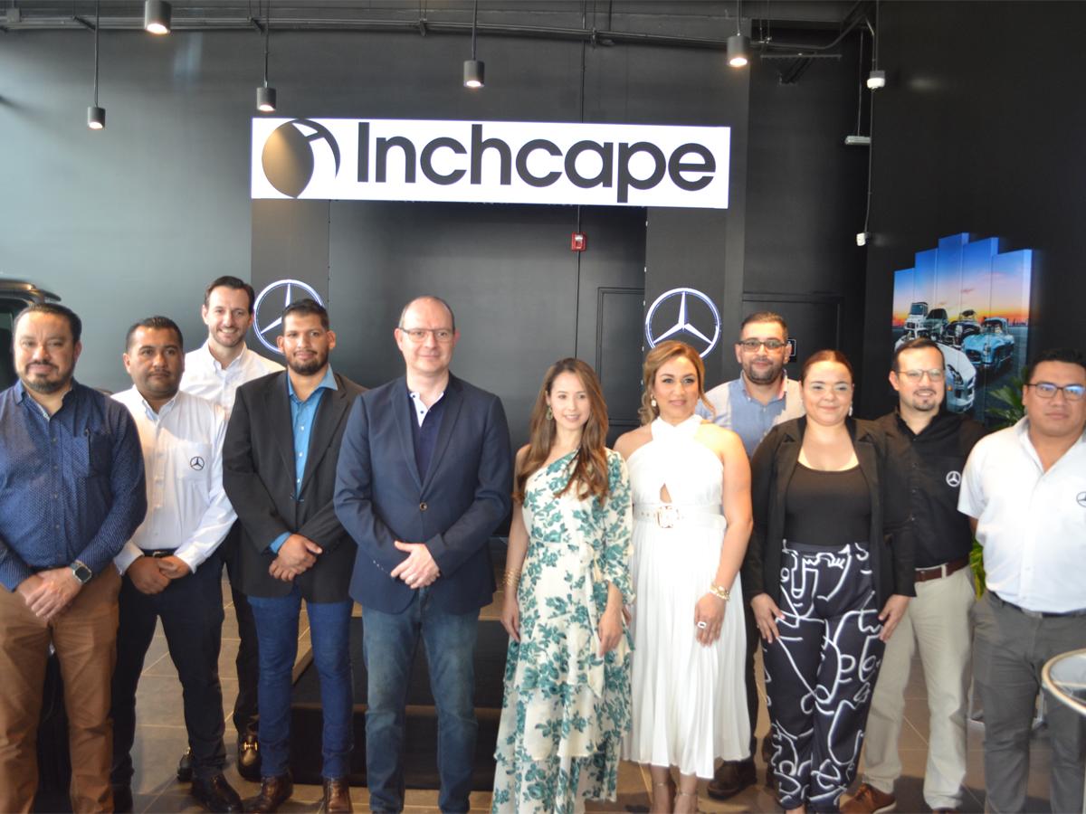 Ejecutivos y colaboradores de Inchcape presentes en la inauguración de la sala de ventas en Century Business Square, San Pedro Sula.