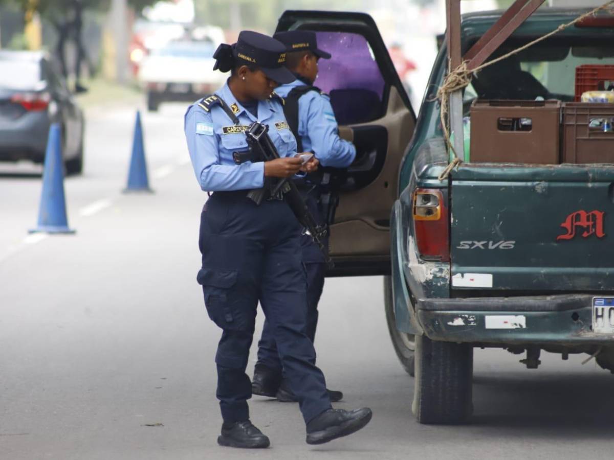 Estos son sus derechos si es detenido en un retén policial