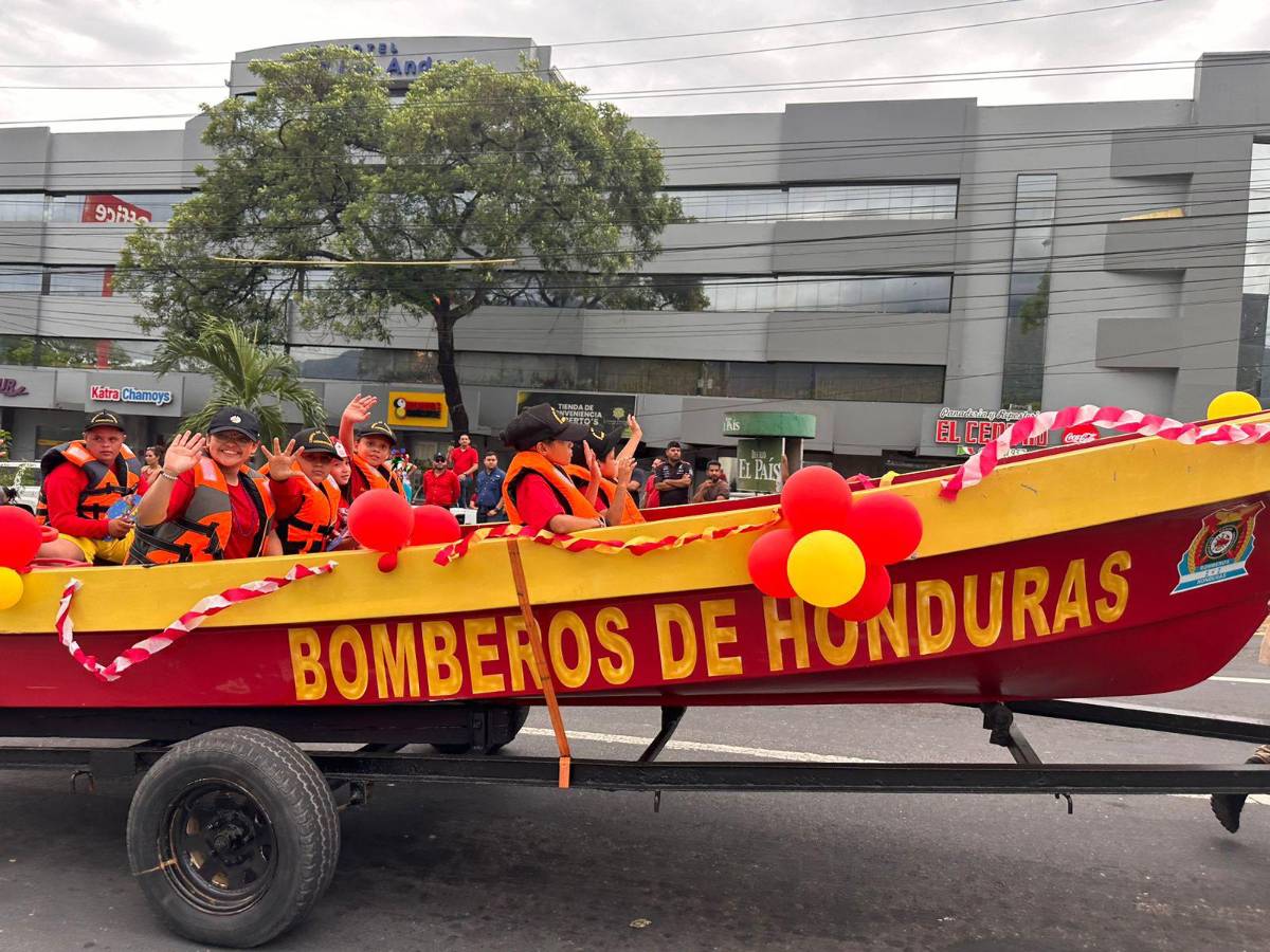 Feria Juniana: sampedranos disfrutan del desfile carrozas