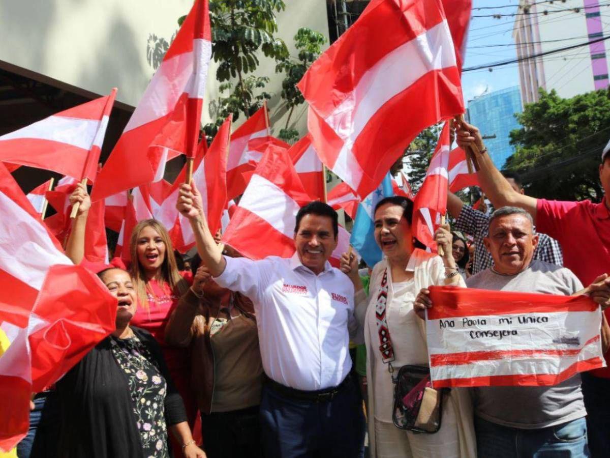 Simpatizantes liberales y nacionalistas se unen en apoyo a las consejeras del CNE