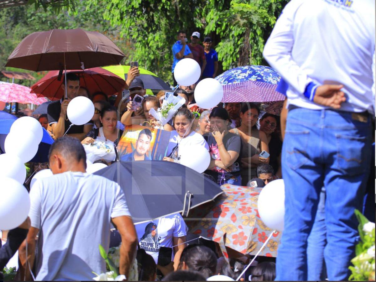 Te fuiste, doña Mecha”: fotos desgarradoras del sepelio de Hernán Martínez