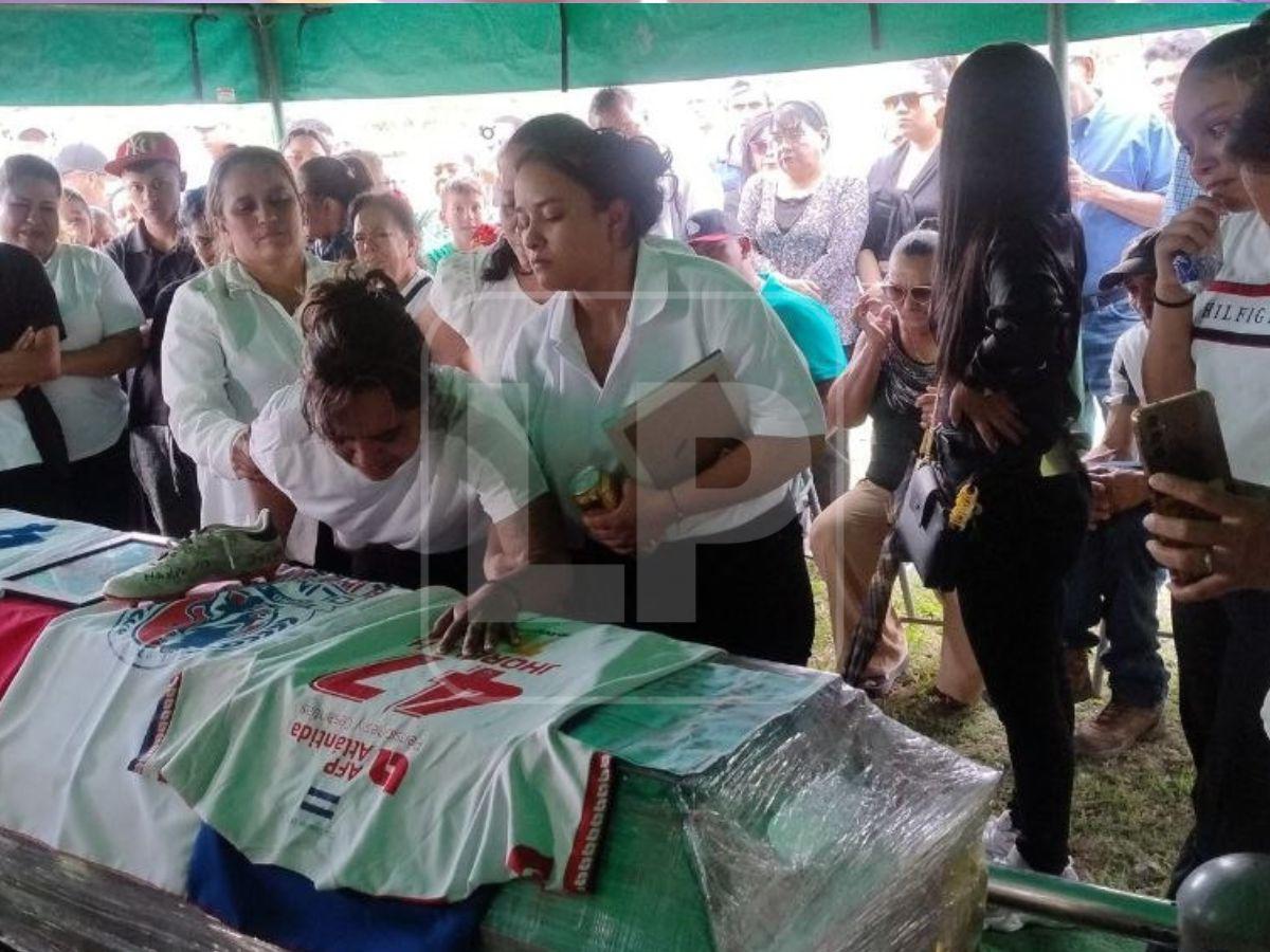 Josué Herrera recibió el último adiós envuelto en la bandera de su amado Olimpia