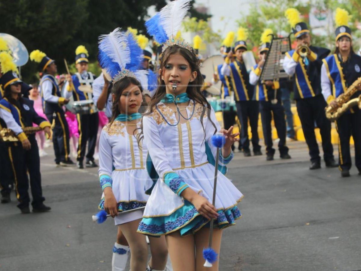 Los pequeños que se robaron las miradas con su encanto en los desfiles patrios