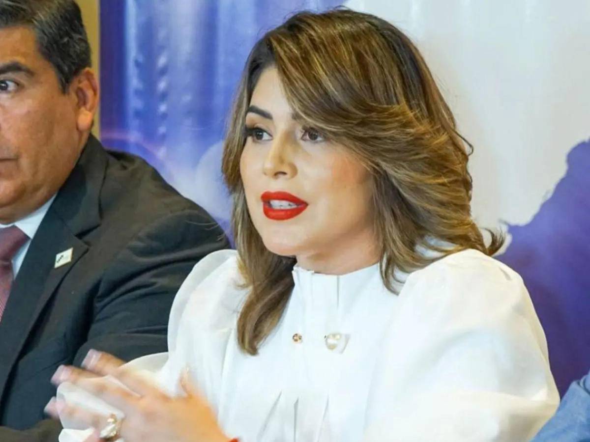 ¿Quién es Suyen Muñoz Rivera y por qué renunció a su cargo?