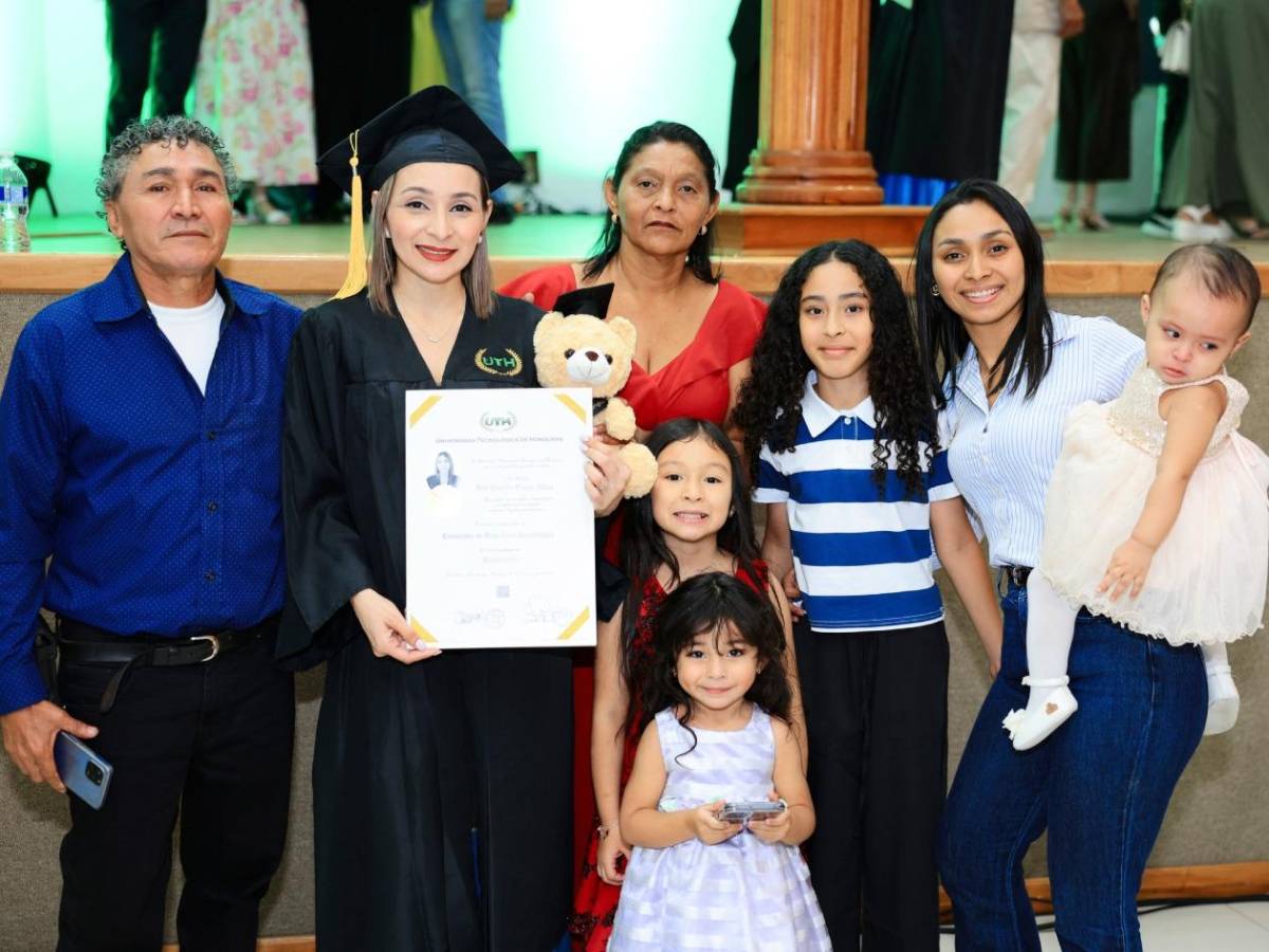 La graduación de la UTH celebra a 262 nuevos profesionales