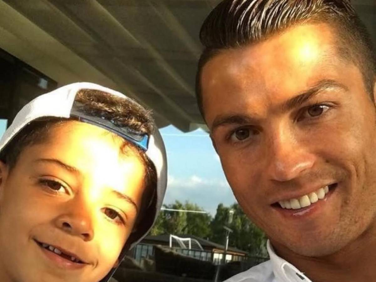 Destapan la verdad tras viralizarse fotos del hijo de Cristiano Ronaldo con misteriosa chica