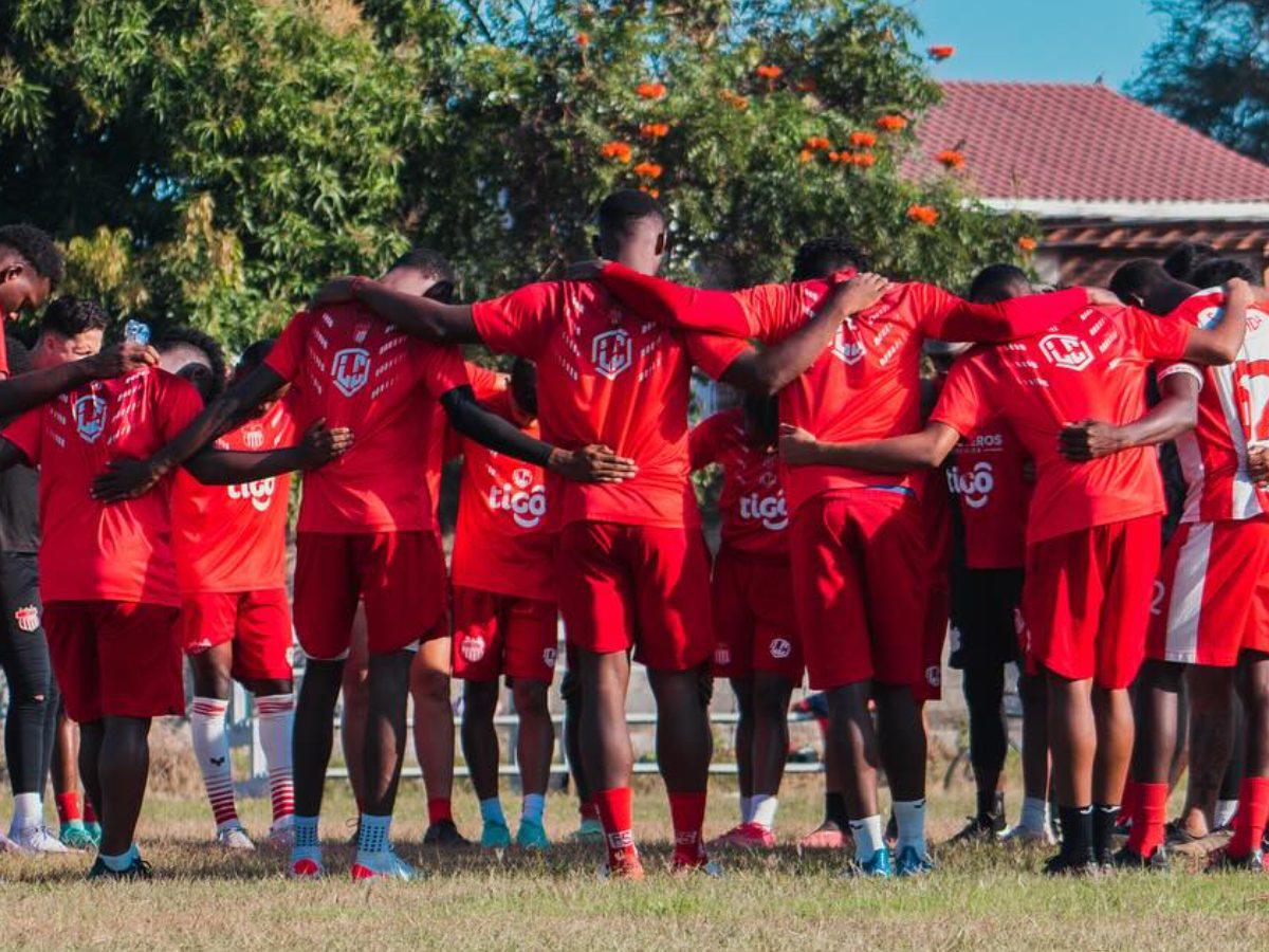 Vida sorprende fichando a conocido entrenador extranjero para jugar en segunda
