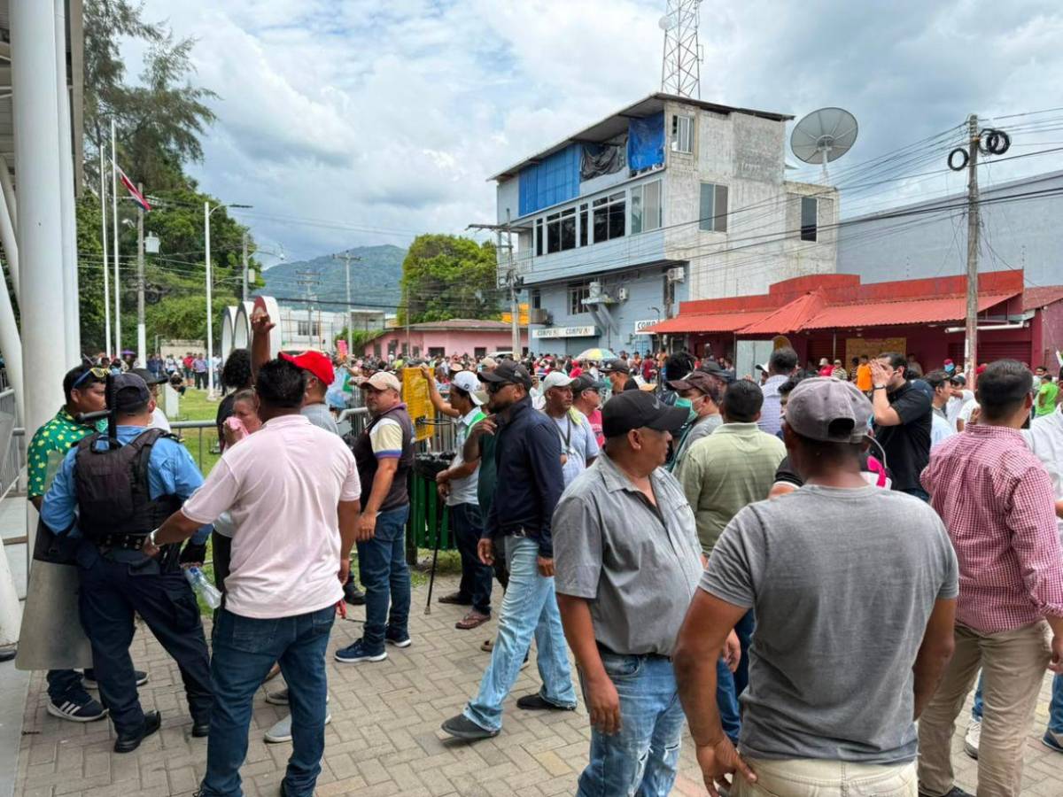 Retan a Alexander López a mostrar punto de acta donde se autoriza aumento a tasa vial