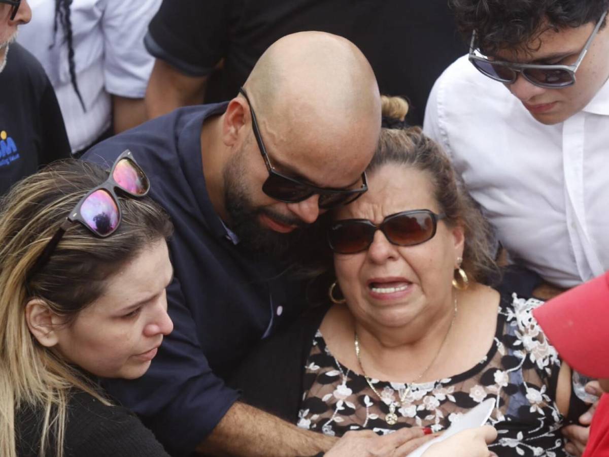 Consternación: Doña Estelina y familiares se quebrantaron en sepelio de Orinson Amaya