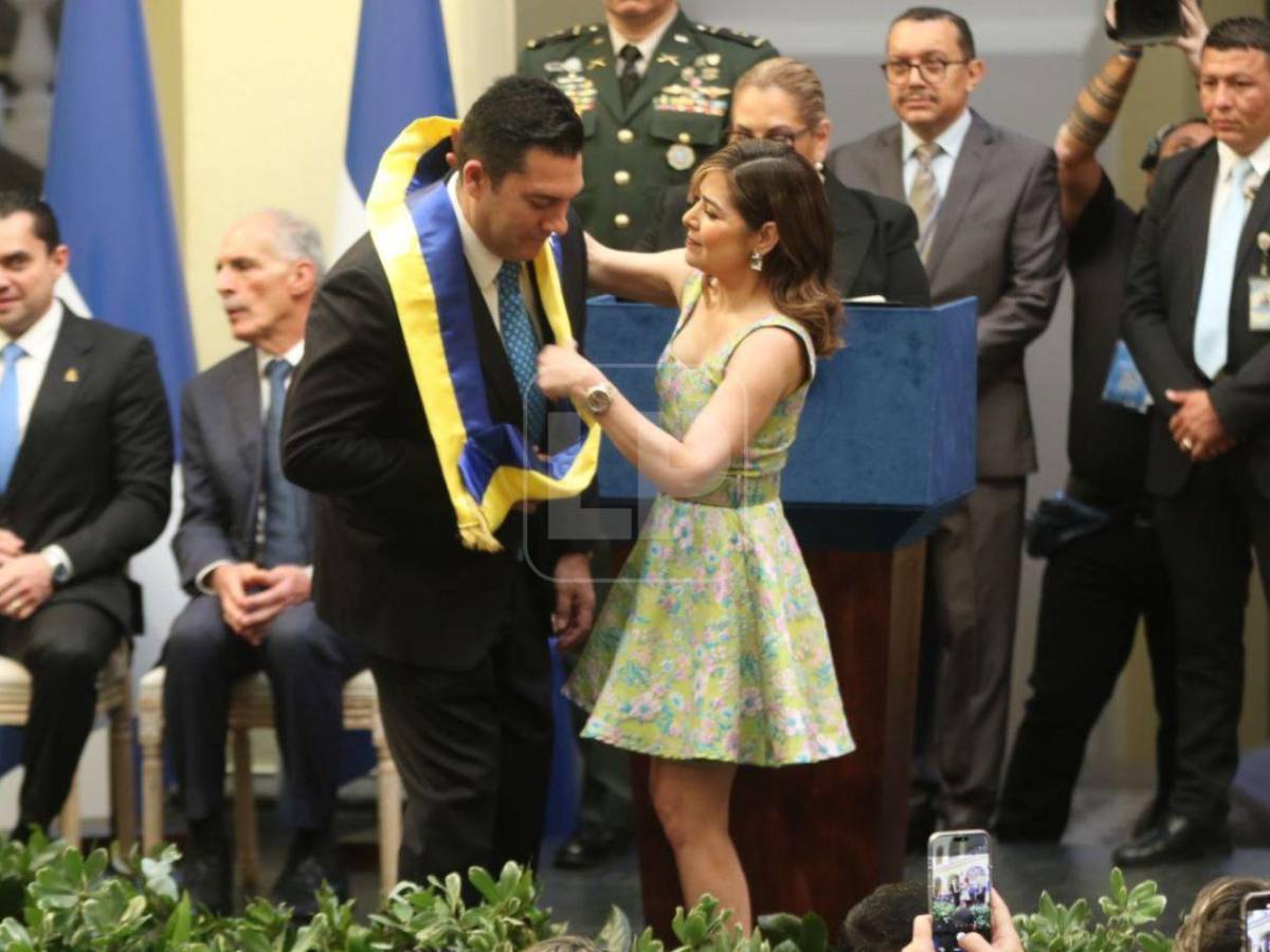 Un beso y dedicatoria: ¿quién es la esposa de Juan Diego Zelaya?