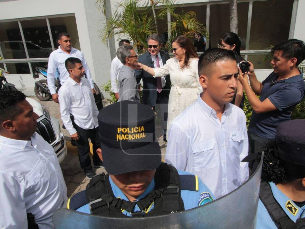 Tienen 10 años de estar con eso: JOH antes de ingresar a audiencia inicial