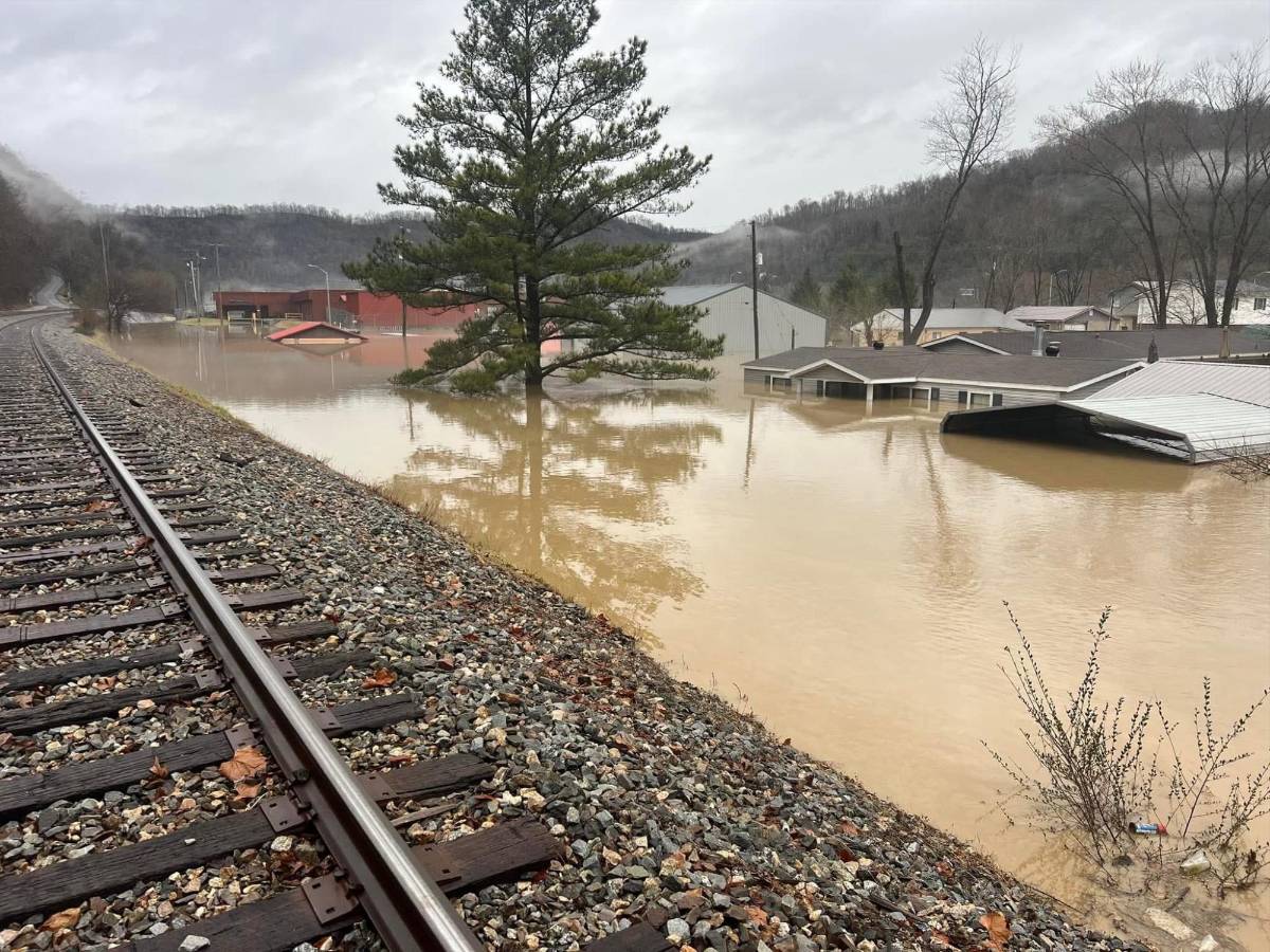 Las tormentas dejan 11 muertos en Kentucky con EEUU en alerta por nuevo temporal