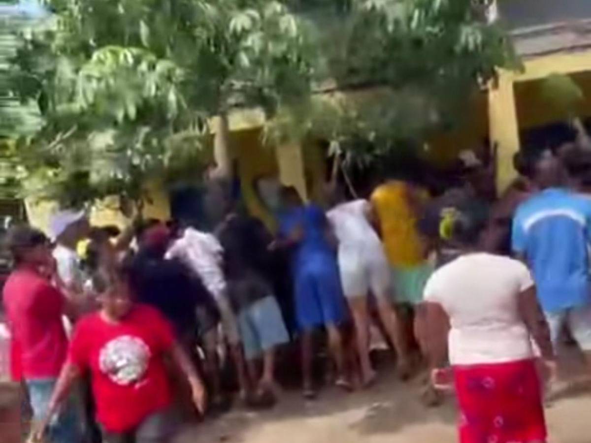 Acusado de matar a su esposa termina hospitalizado tras brutal agresión en Puerto Lempira