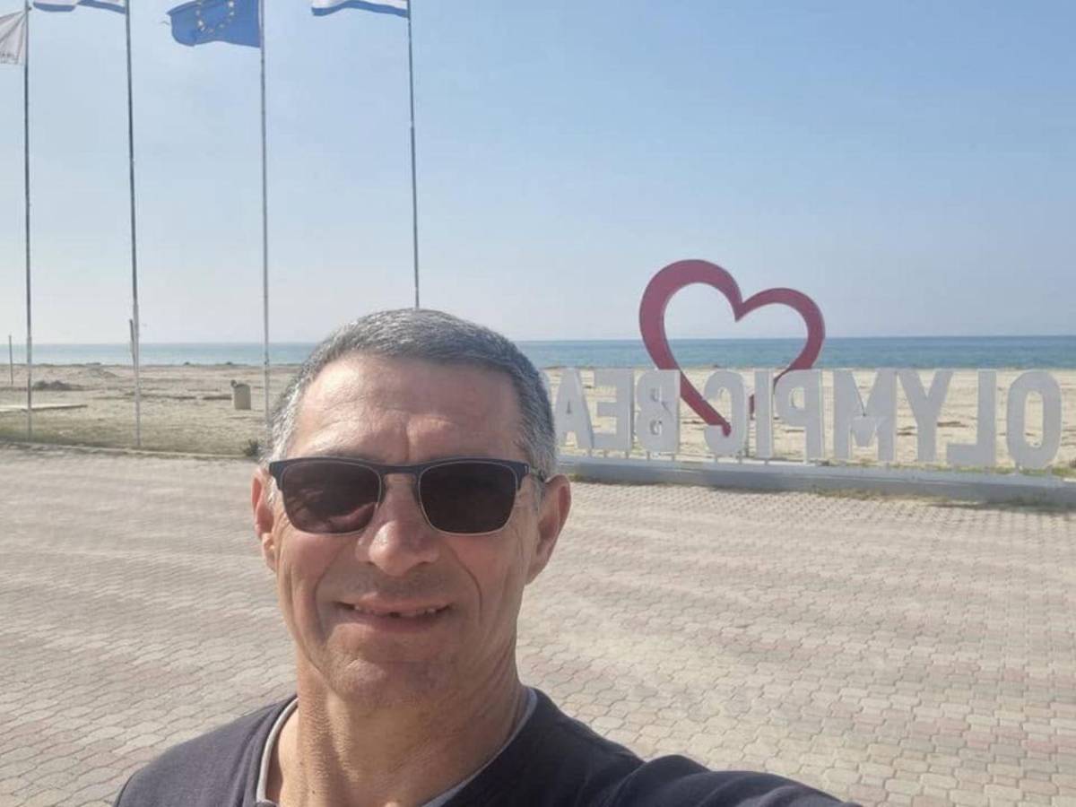 Entre tres personas lo jalábamos: mujer evitó que su esposo fuera succionado de un avión