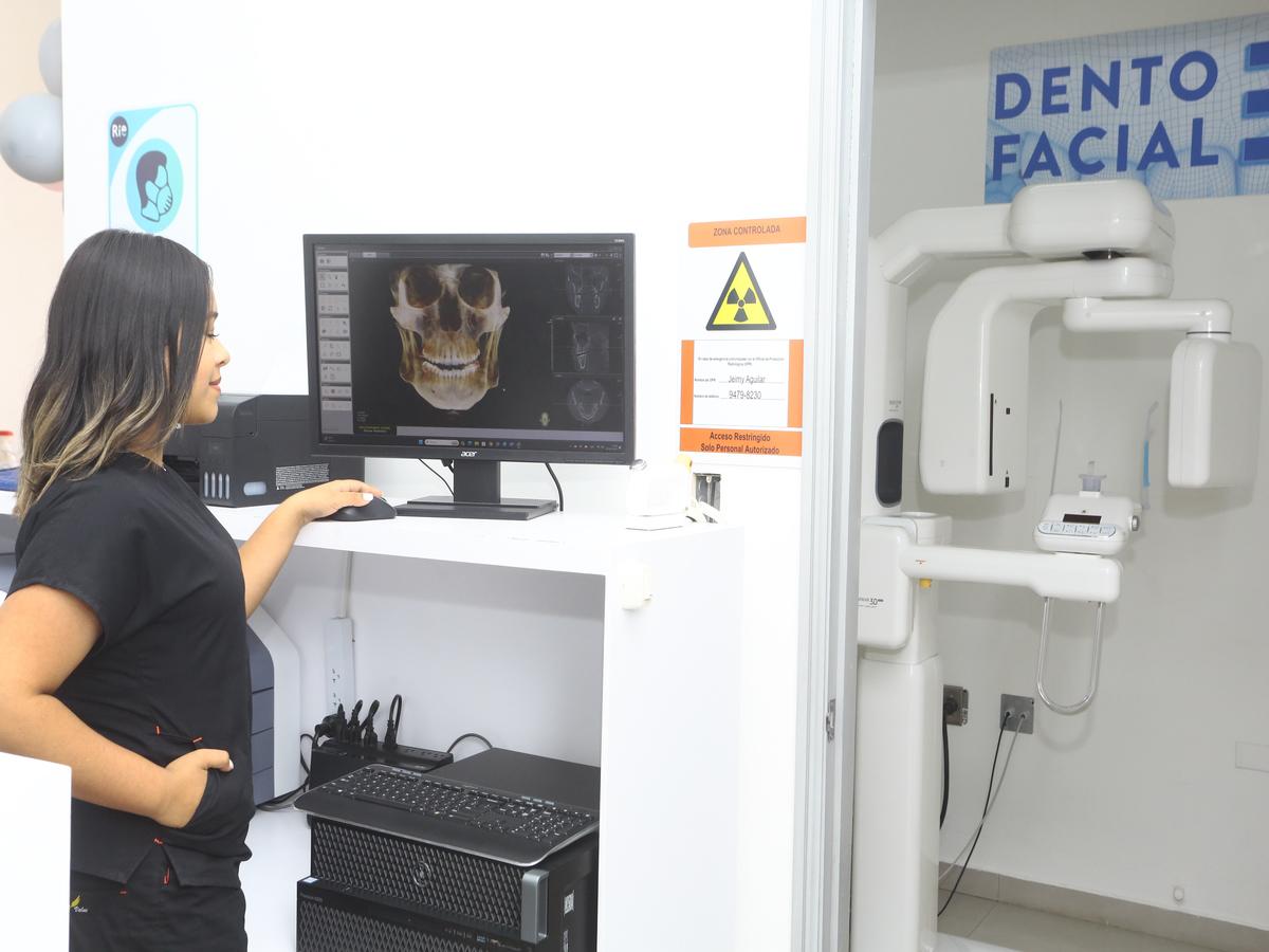 TOMÓGRAFO Y PANORÁMICO.