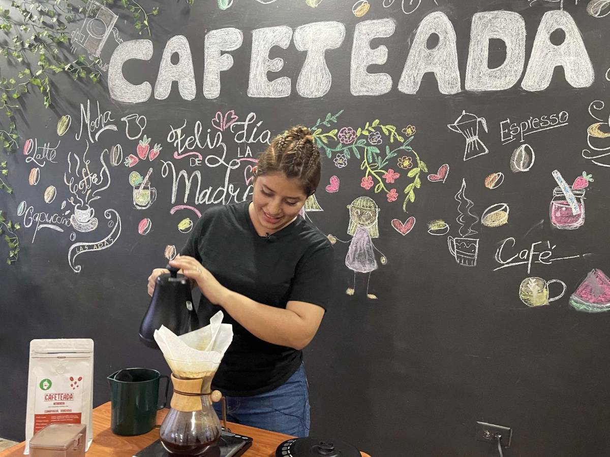 Hondureña abrió cafetería tras aprender en taller dado por España