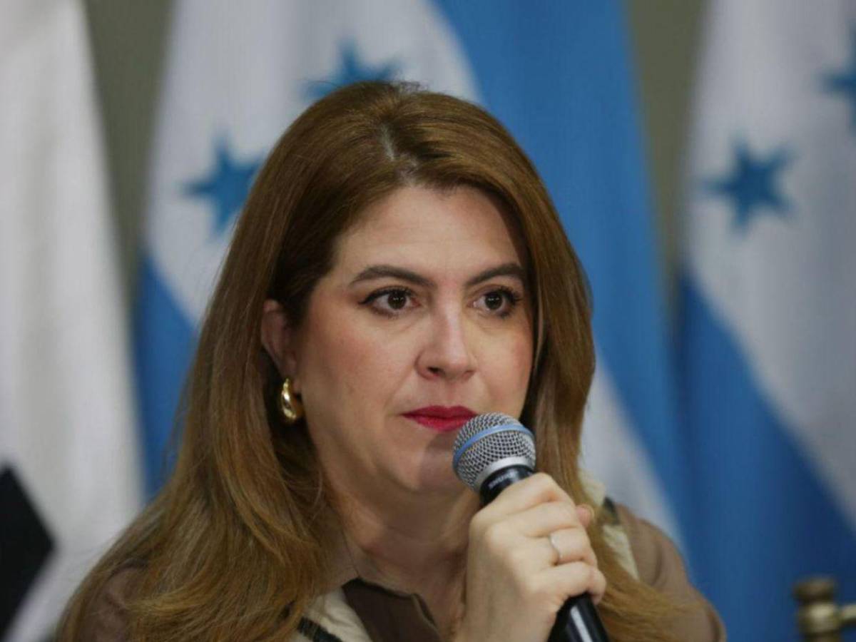 Marvin Ponce revela que Libre tiene un plan para sacar a Cossette López del CNE