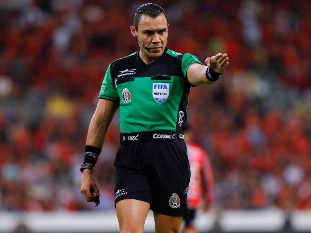 Sale a la luz el brutal castigo que recibió árbitro que pidió autógrafo a Messi