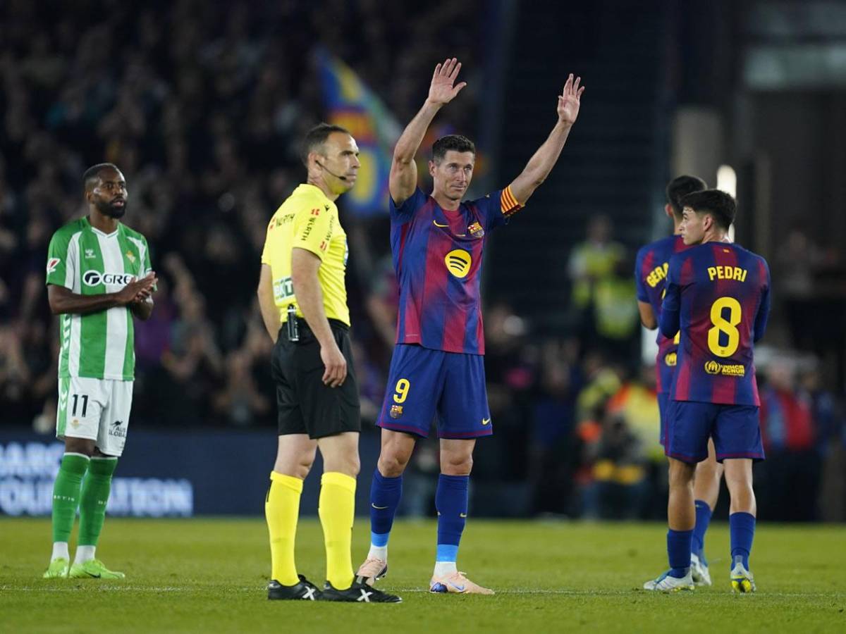 Lewandowski, adiós llorando al Camp Nou, emotiva imagen de su mujer y el MVP del Barcelona