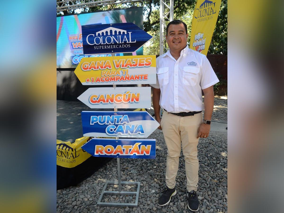 Licenciado Francisco Pereira, ejecutivo de mercadeo de Supermercados Colonial durante el lanzamiento.