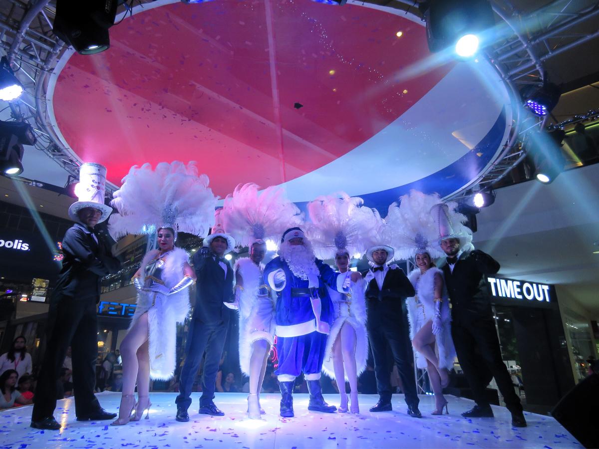 Santa Claus inauguro la navidad nuevamente en Altara Mall.
