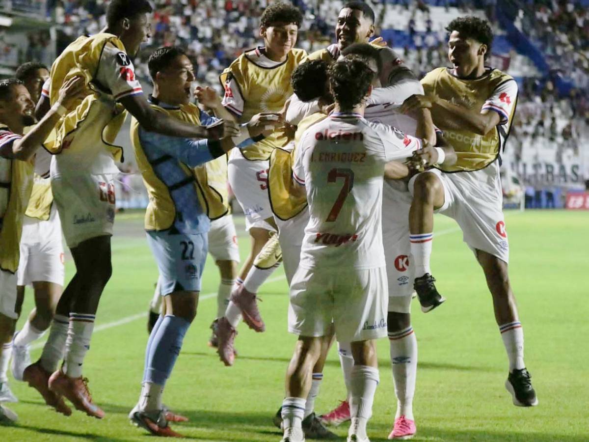 Olimpia da el golpe en Concacaf, dedicatoria, crack de Brasil y periodista roba miradas