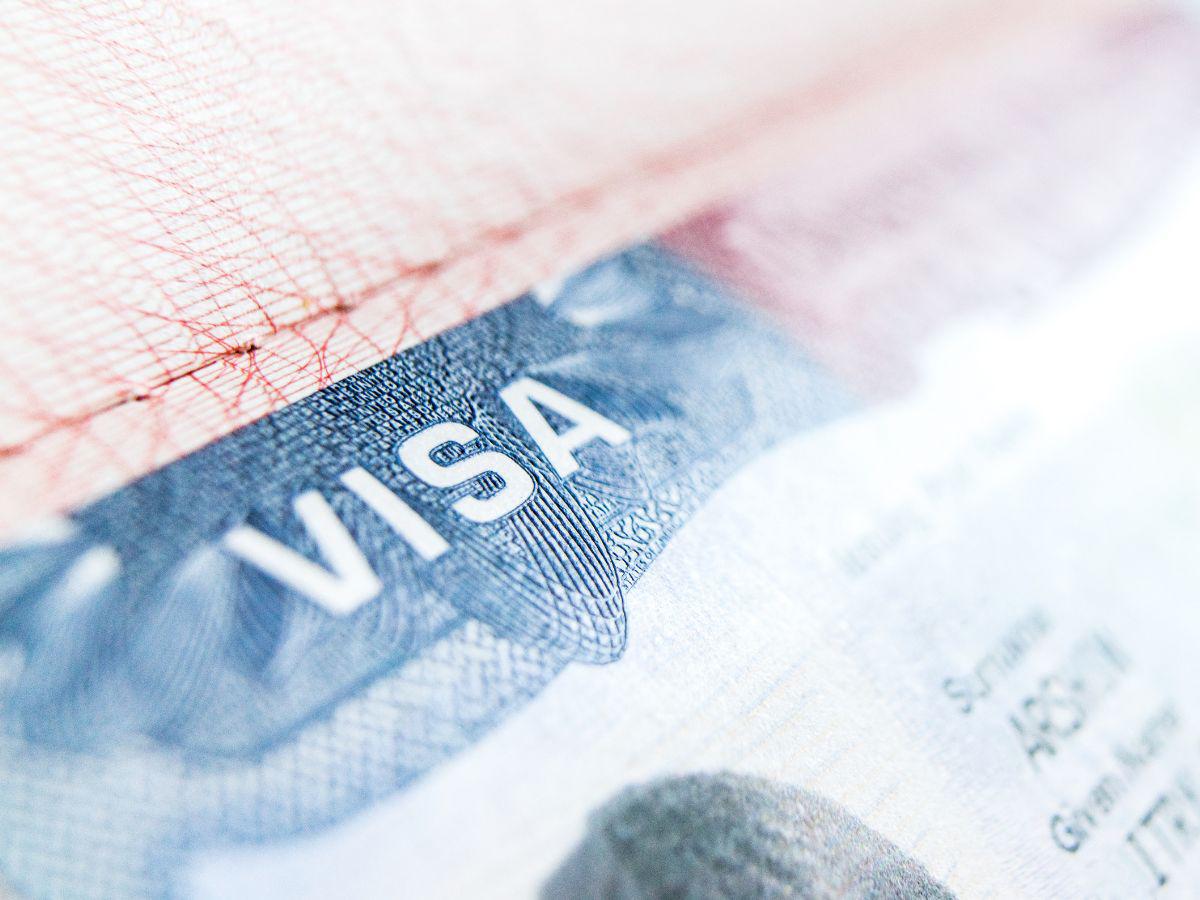 Imponen duras restricciones a visa de trabajo y desata temor en trabajadores y empresas