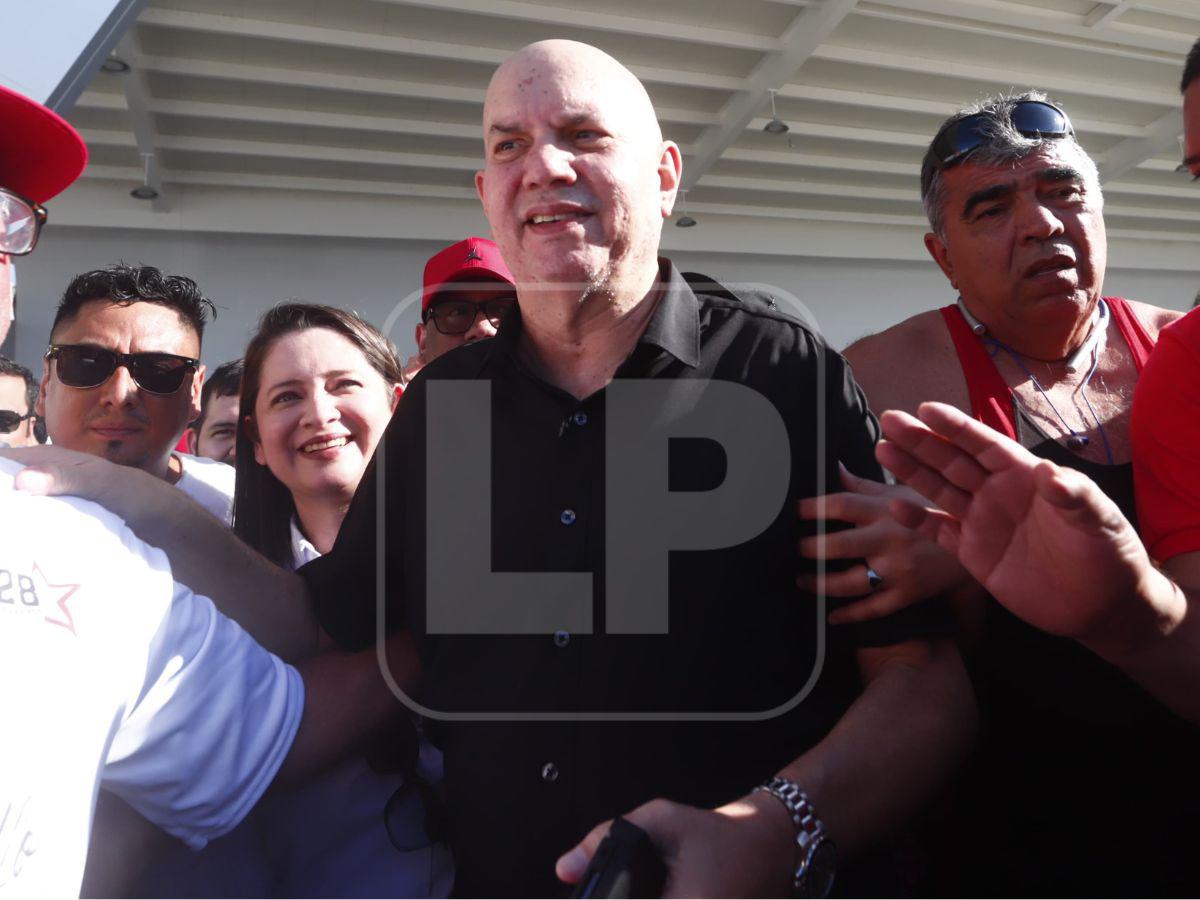 Algarabía de simpatizantes de Libre por llegada de Rodolfo Padilla Sunseri