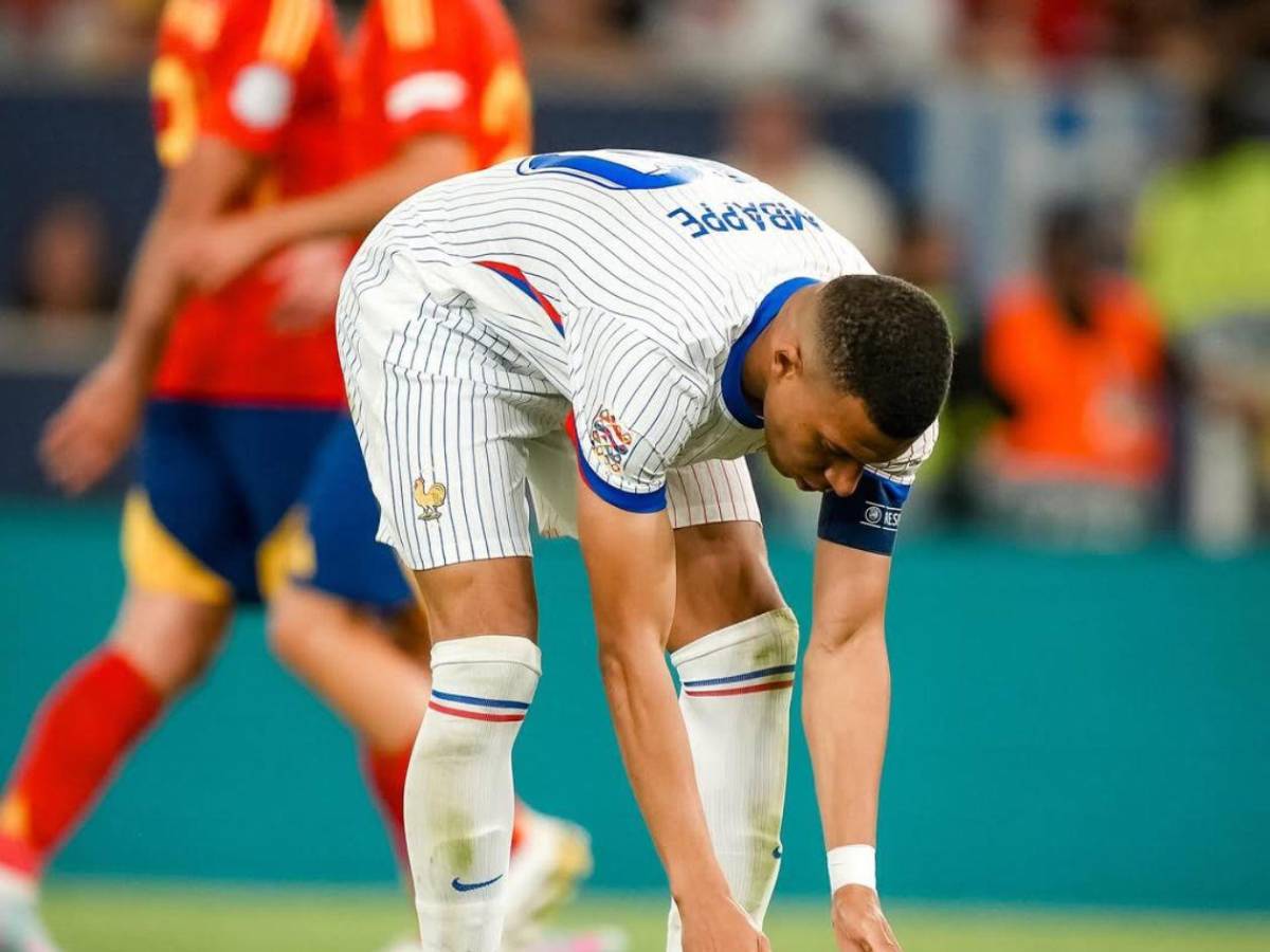 ¿Kylian Mbappé de noviazgo con Ester Expósito? Esto es lo que se sabe del supuesto romance