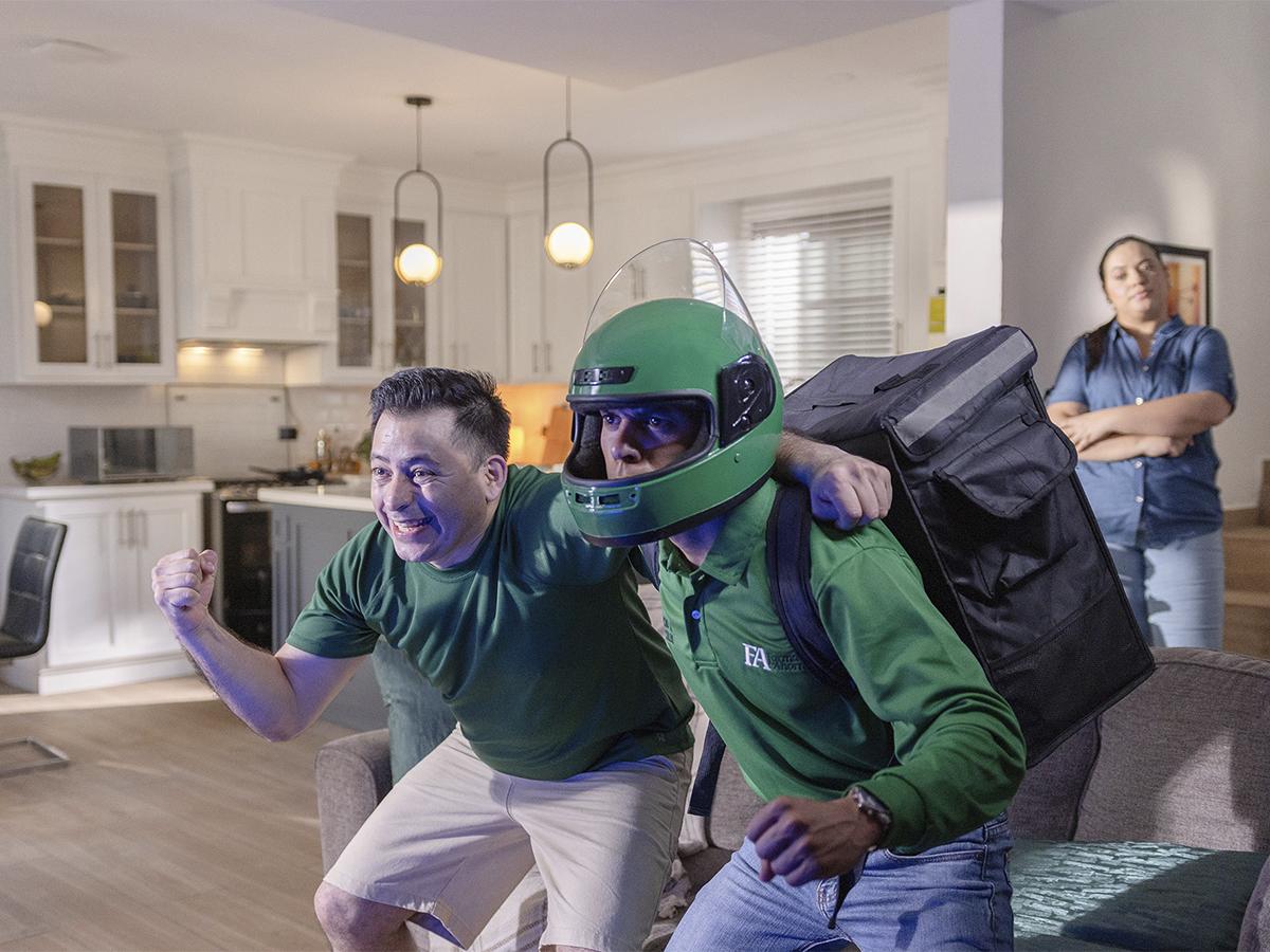 Otro beneficio para los consumidores, es su sistema de entregas que se integra al pilar de eficiencia que incluye: servicios de autoservicio, “delivery” o servicio a domicilio y “pick up”.