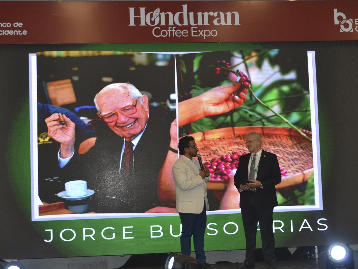 Durante los actos de inauguración se entregó un reconocimiento a familiares del siempre recordado empresario Jorge Bueso Arias, gracias a su aporte a la industria.