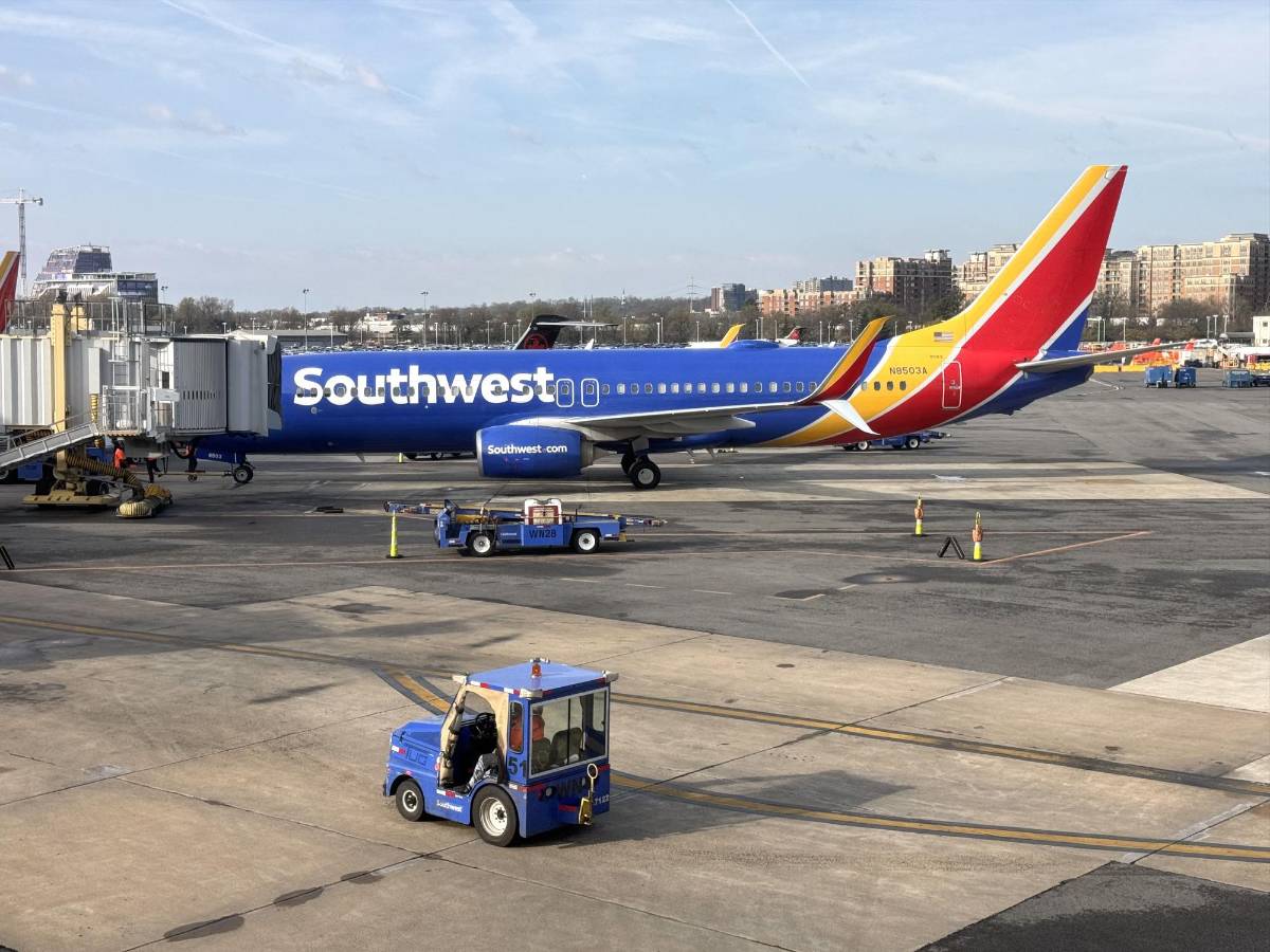 Avión de Southwest Airlines aterriza en EEUU tras desprenderse capó de motor